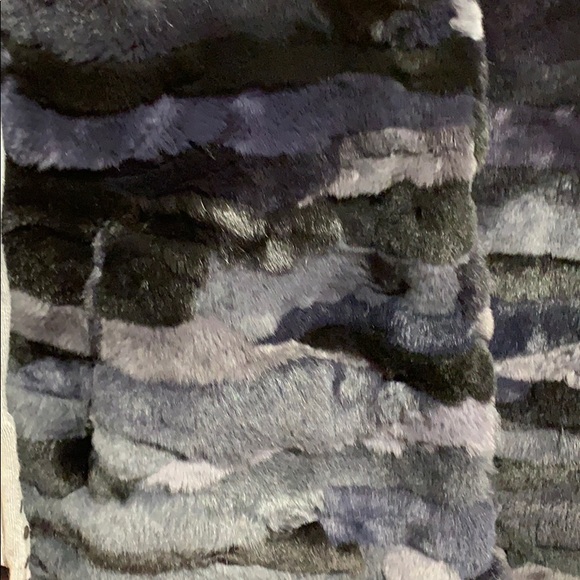 Metric Rabbit fur vest - Picture 3 of 4